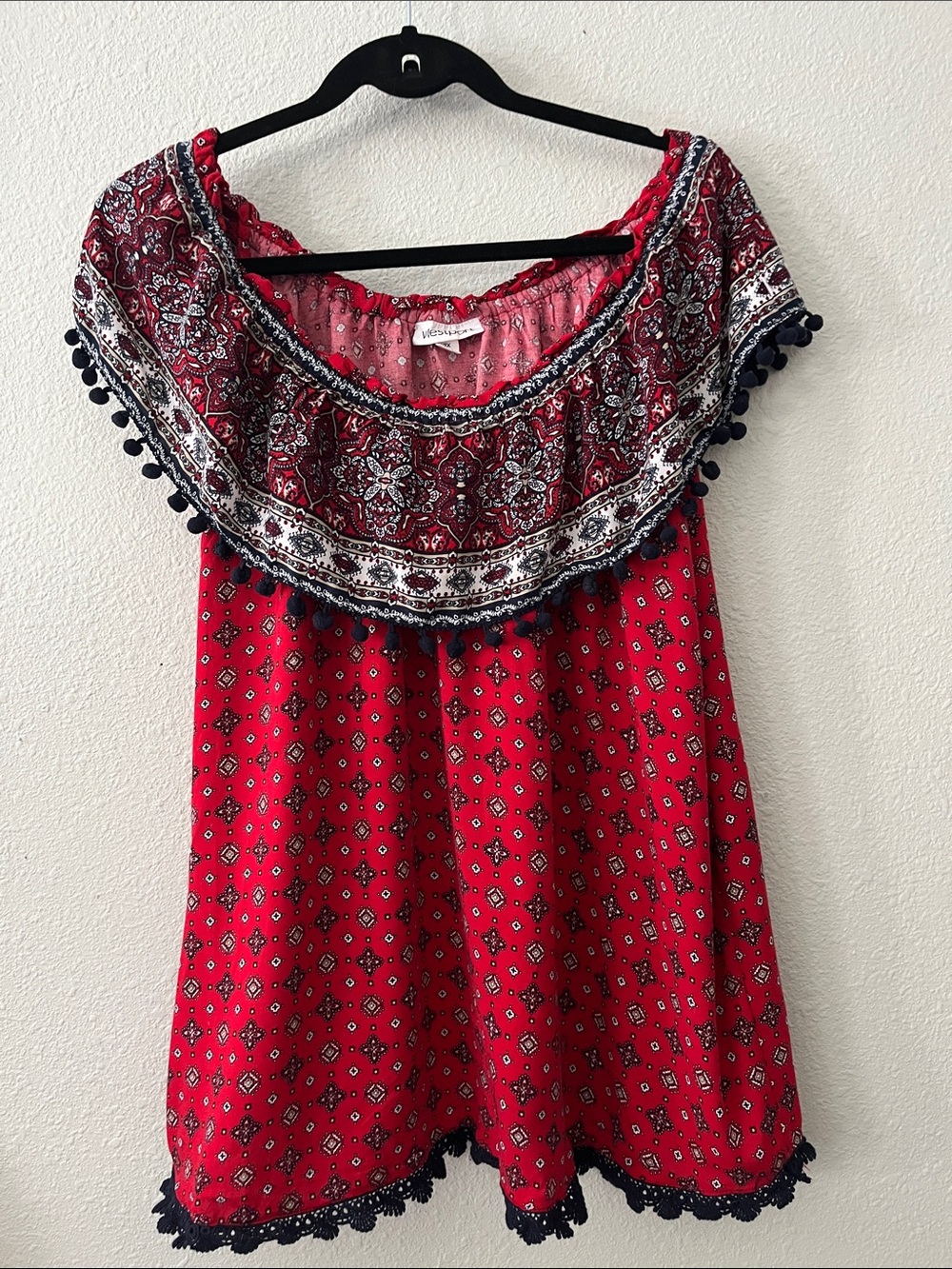 Boho Chic Red Tunic Top with Navy Trim
Prairie, Festival 
100% Rayon
SZ 2X